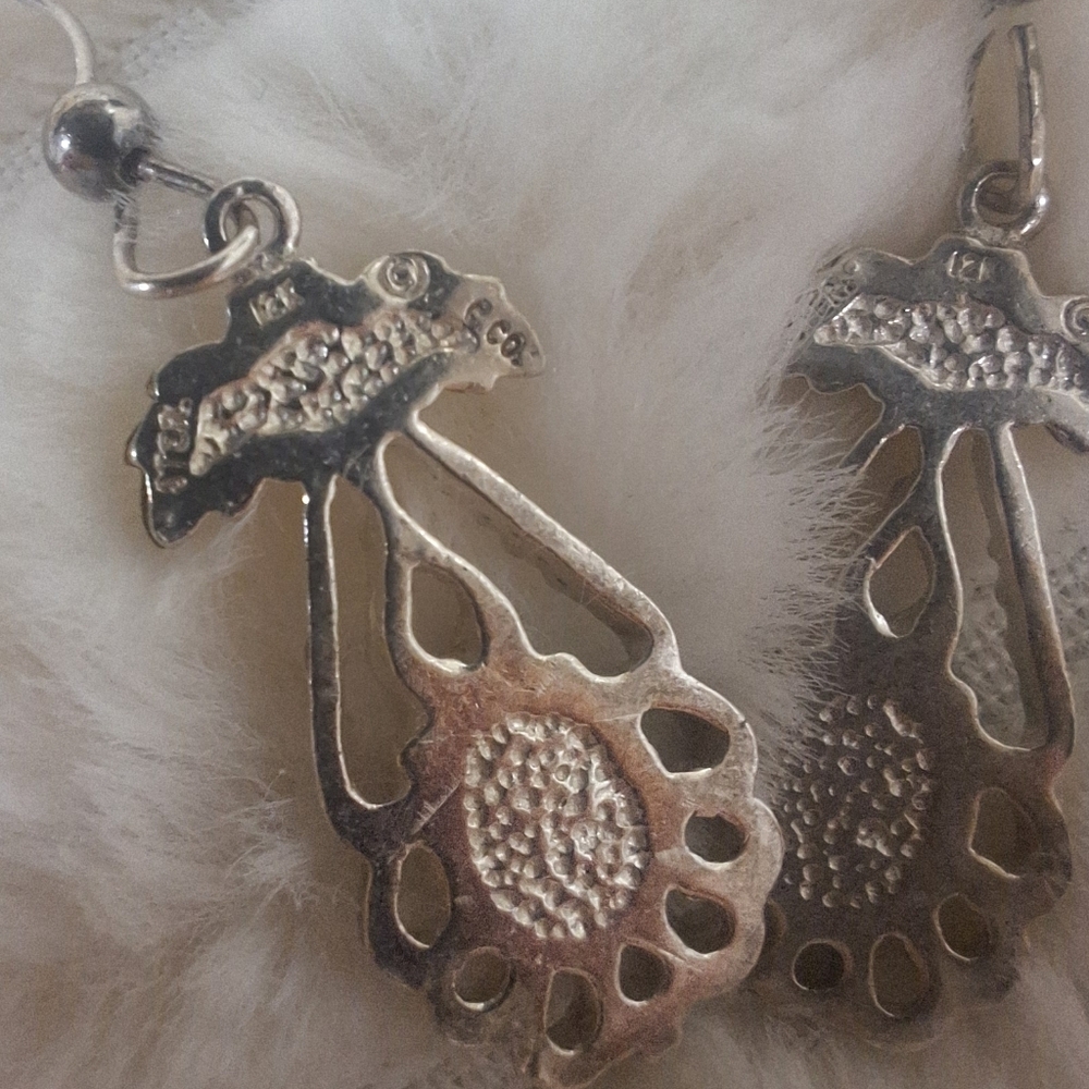 C.C. Co Sterling Silver Black Hills Gold Onyx Drop Earrings 12k Gold Leaves - Picture 3 of 11